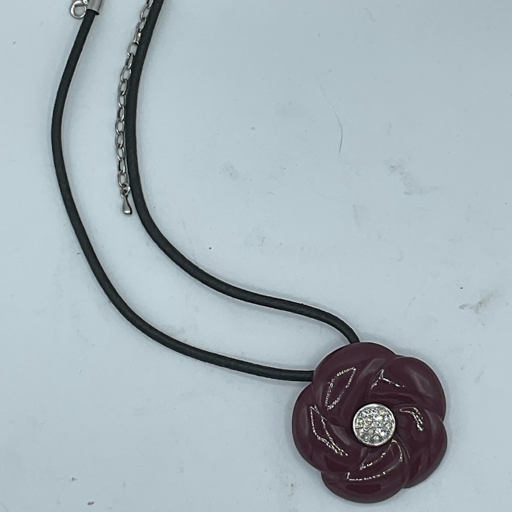 “FLORAL PENDANT NECKLACE” Costume Jewelry. - Picture 9 of 11